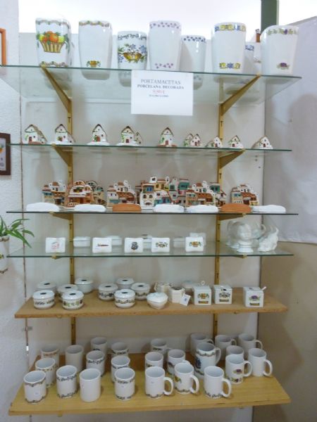 Exposición de souvenir de cerámica